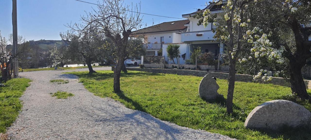 Casa Vacanze Cerreto 3 Miglianico Eksteriør billede